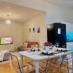 Modern 1-Bed Apt 30Min To Central London & Parking