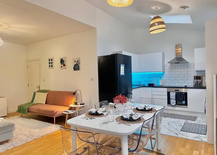Modern 1-Bed Apt 30Min To Central London & Parking